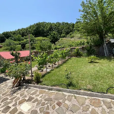 Traditional Albanian Escape Near Tirana Hébergement de vacances Fravesh